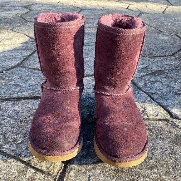 Womens UGG Classic Short Uggs in Purple Plum Size 5 - Picture 1 of 13